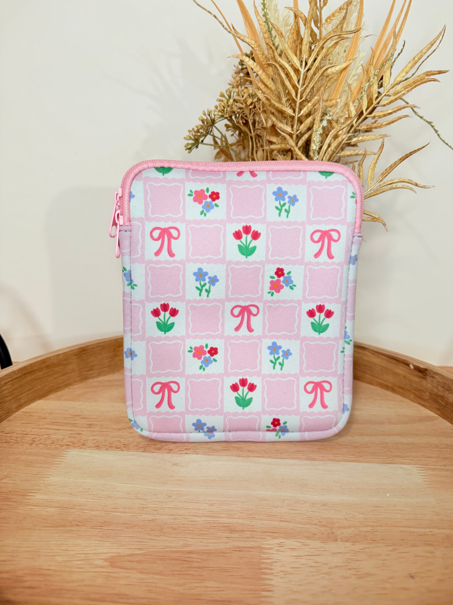 "Coquette Bouquets" Kindle Sleeve – Small